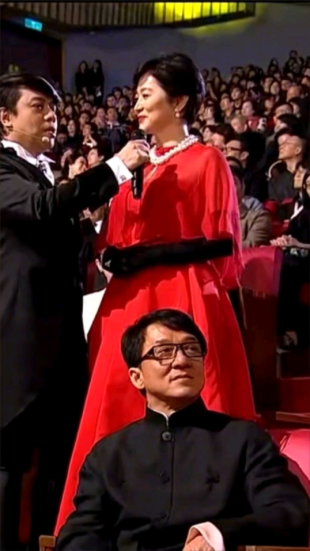 林青霞 #成龙 罕见同框,两人巅峰期是毫无疑问的影坛一哥一姐!