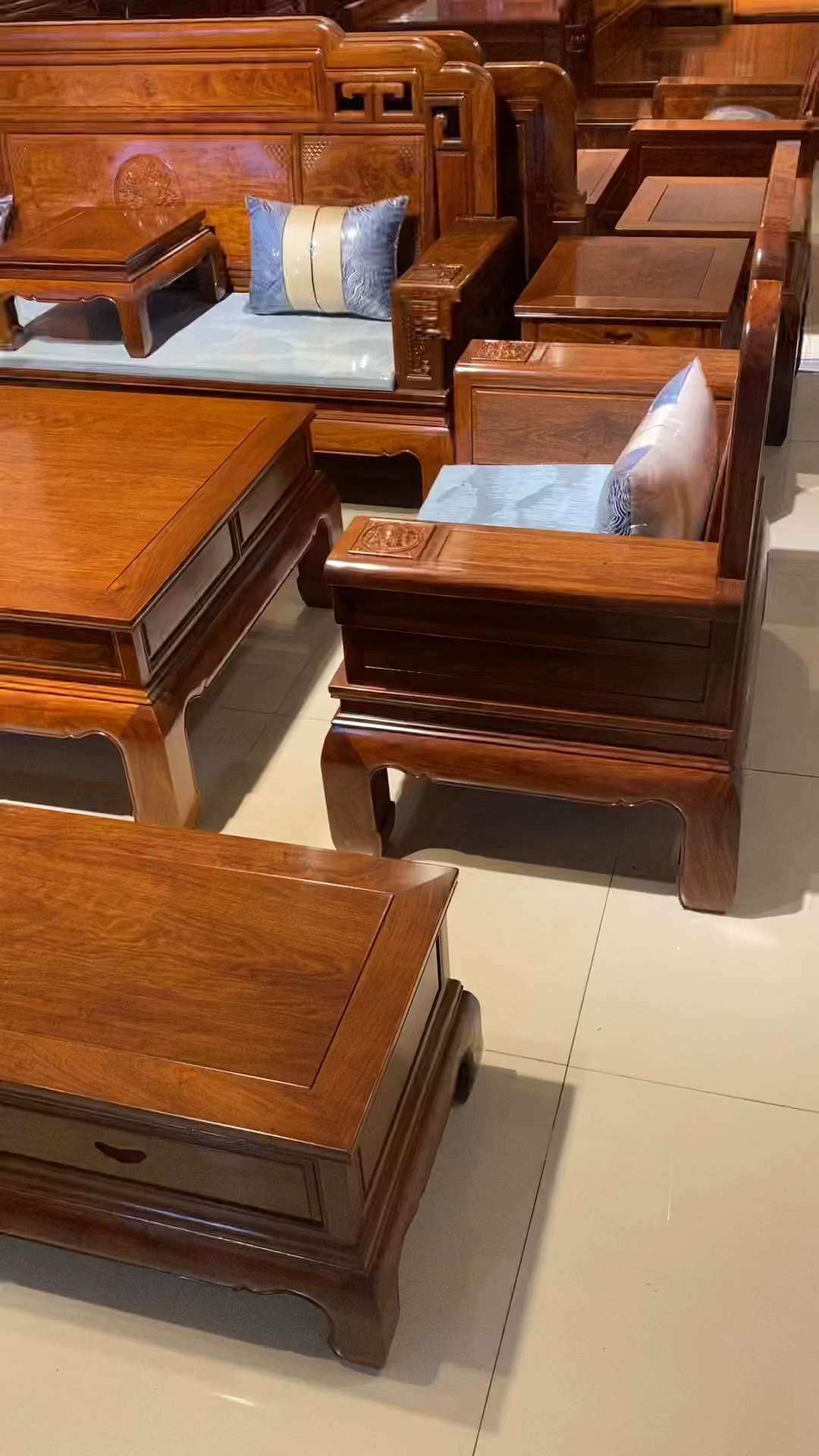 刺猬紫檀家具的优点,性价比高,国色天香沙发加电视柜才2w多!