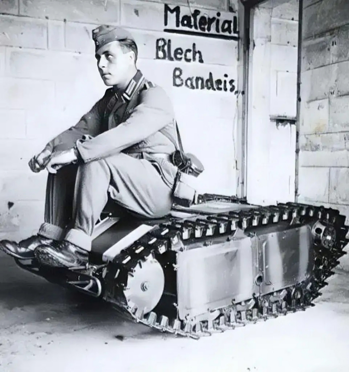 二战德军的黑科技"歌利亚巨人"遥控爆炸车  二战时期德国军事科技发展