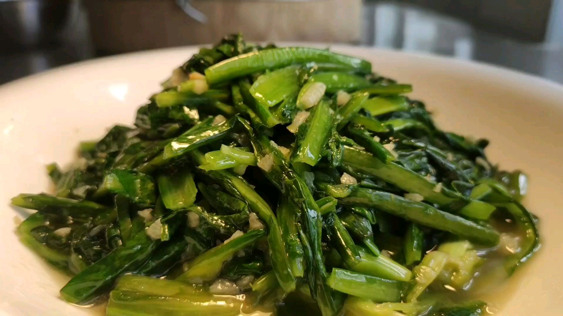 饭店的油麦菜是这样炒的,怪不得比家里炒得有味道,看完妙懂