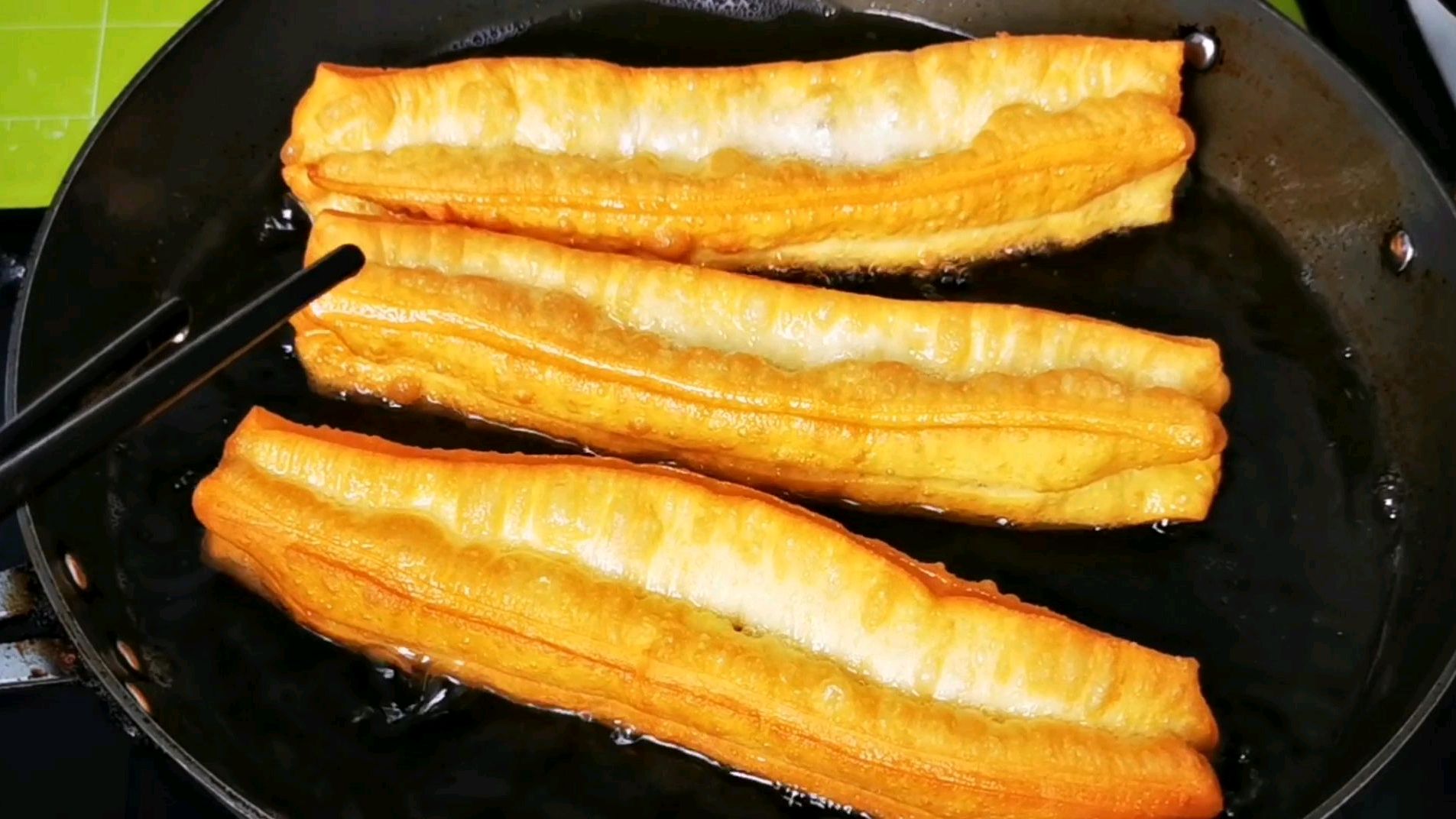 国宴油条的做法,怪不得叫国宴油条呢,太好吃了!味道就是不一样