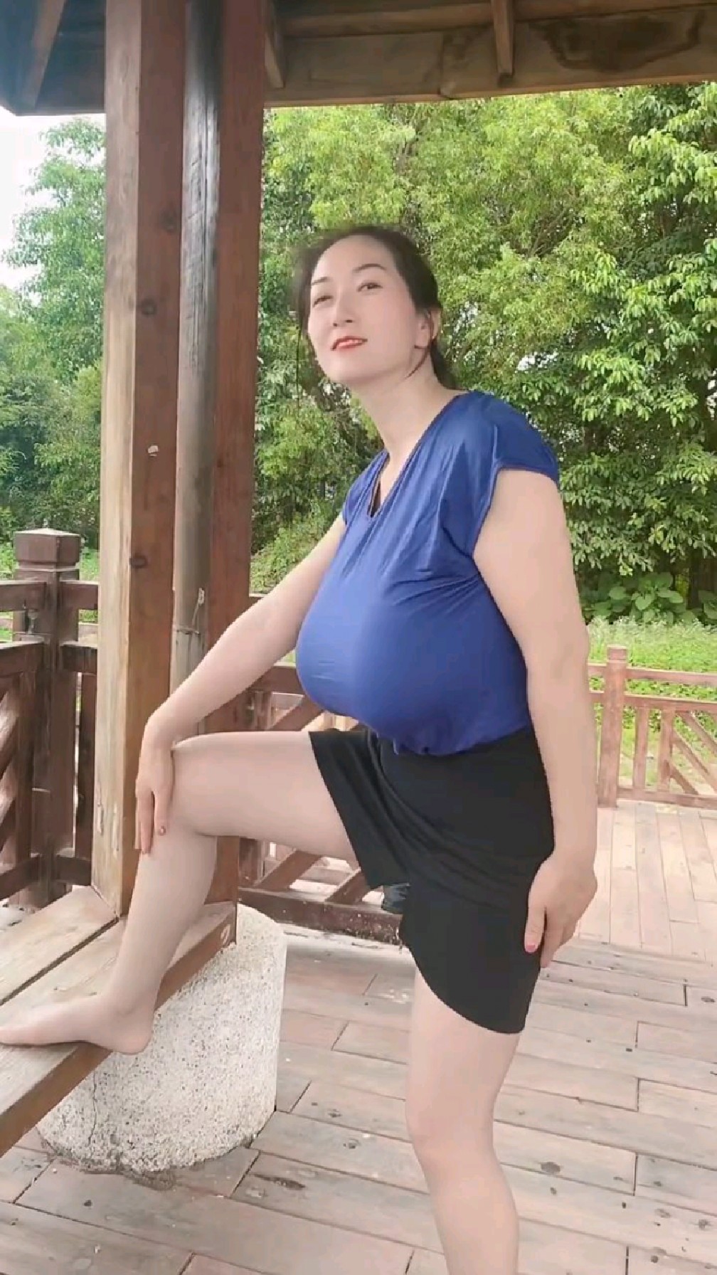 比基尼阿姨美女