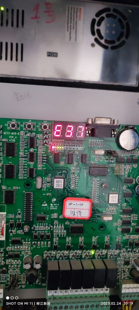 电梯主板老是报e37故障 看主板灯,有两个是抱闸检测开关的灯,没有同步