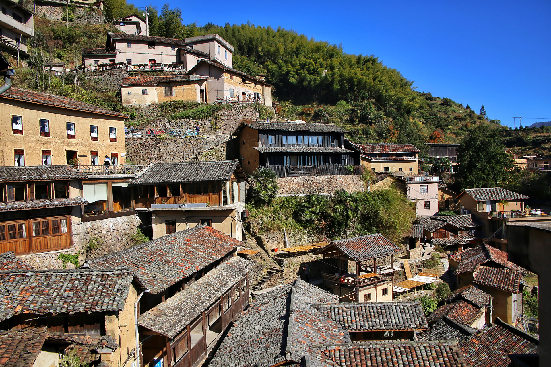 《我在浙南之陈家铺村》#冬天的第一张照片#  一个建在悬崖边上的古