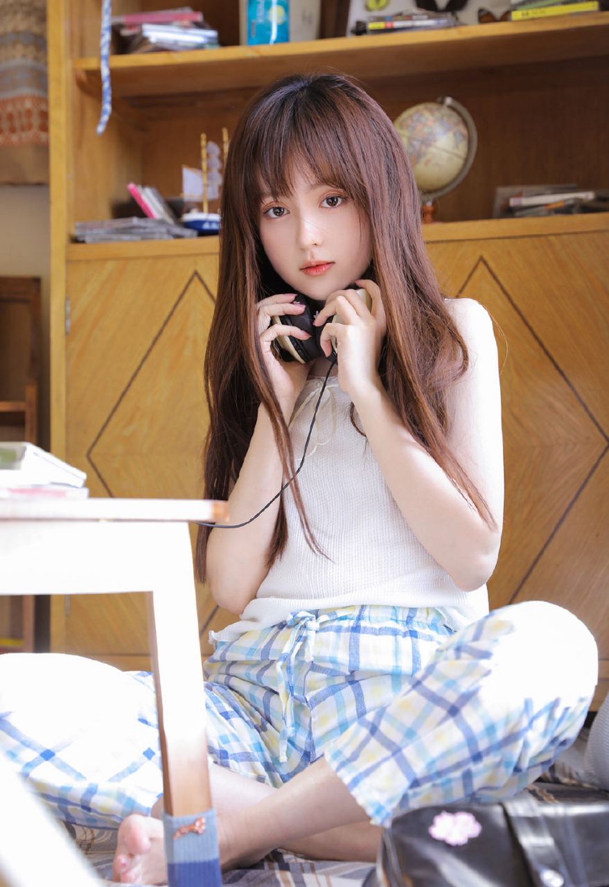 笑容清新,漂亮可爱的长发美少女