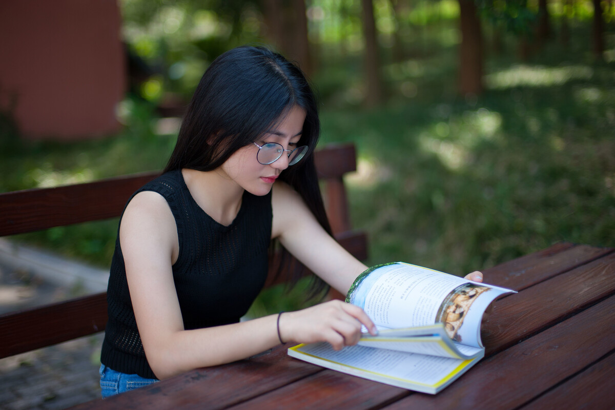 读书的女人图片 最美图片