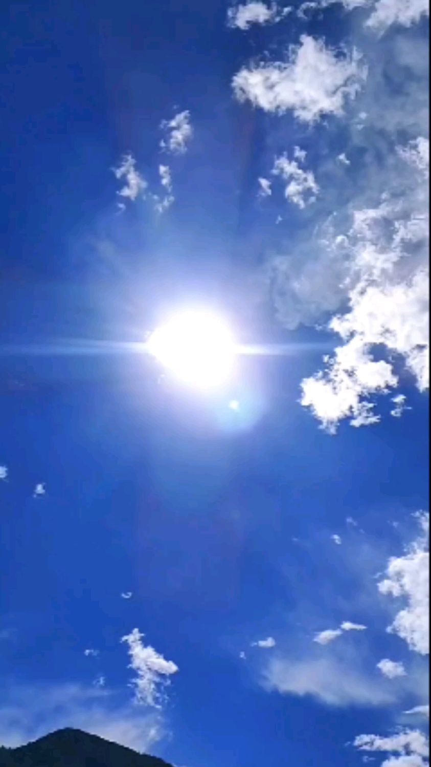 太阳很大,有人会说,好温暖!又有人会说,太刺眼.