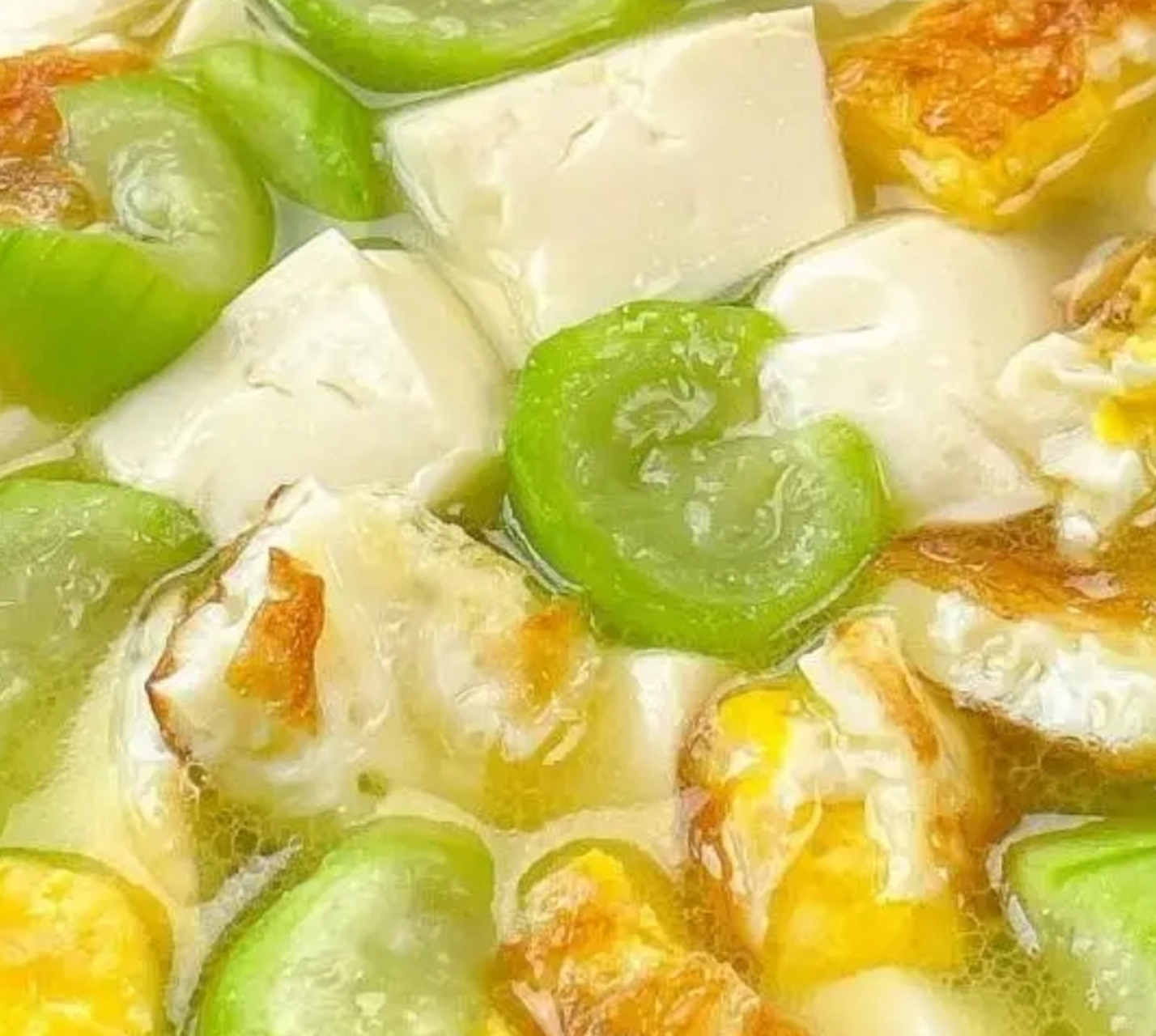 我的美食分享#  丝瓜豆腐汤  食材:丝瓜,鸡蛋,嫩豆腐.