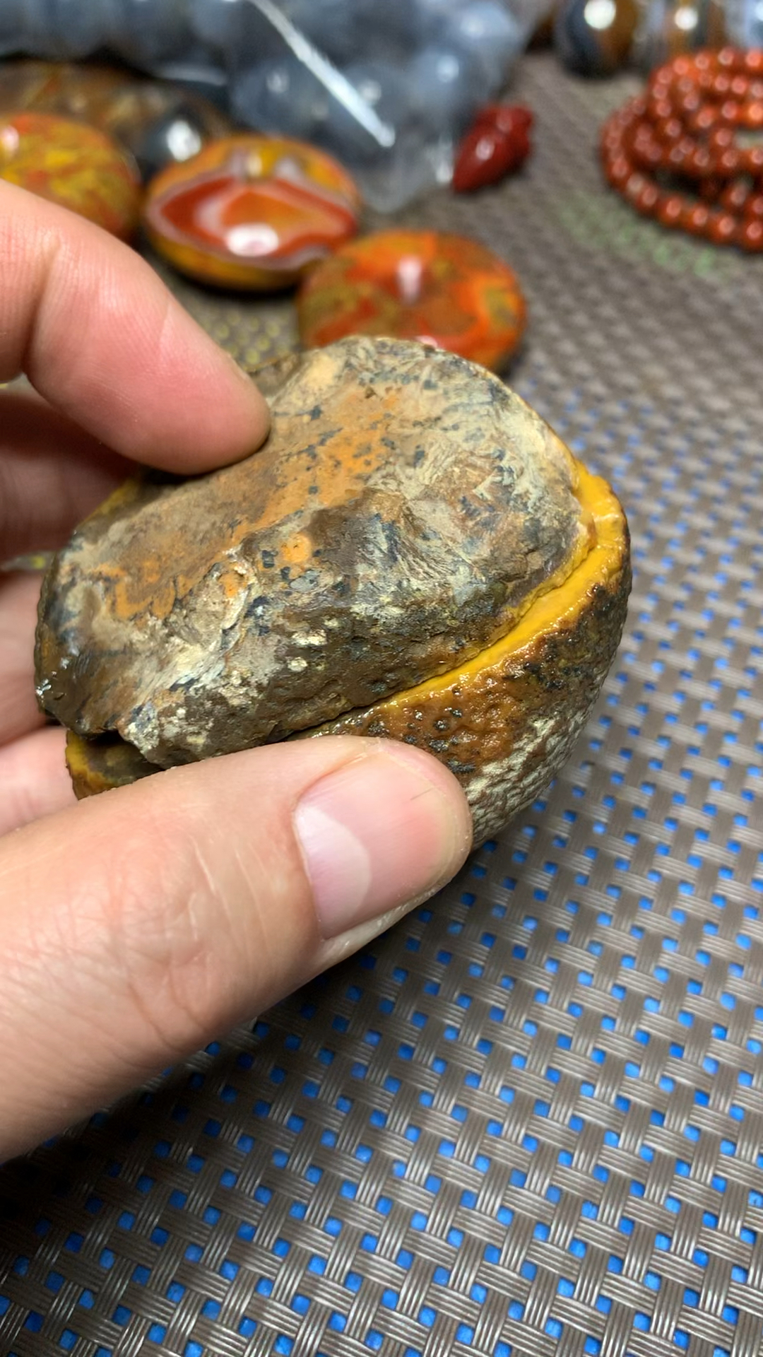 战国红玛瑙稀有紫蓝缠丝原石