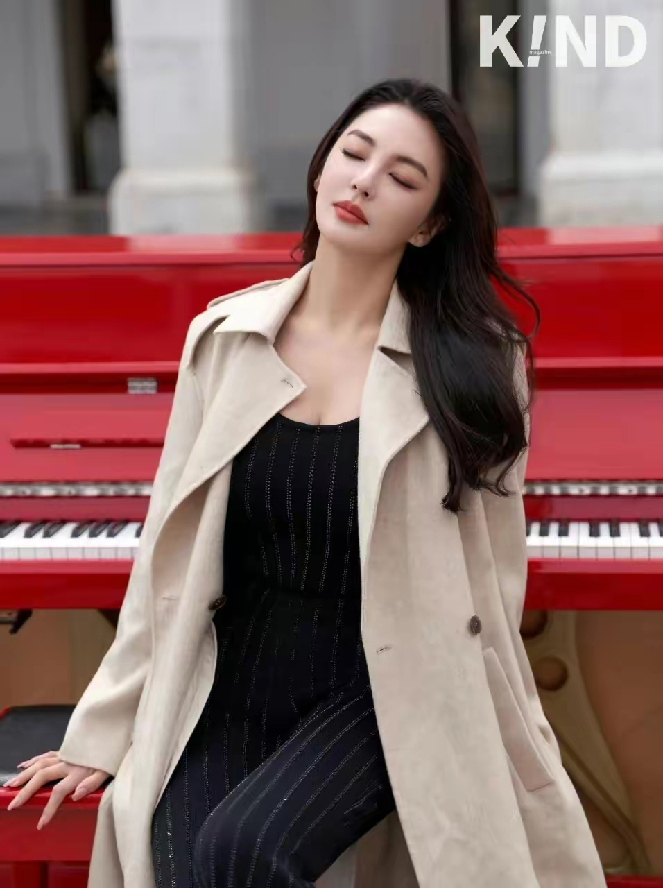 穿性感透视抹胸,法国街头大秀好身材  近日,演员张雨绮在直播时说了