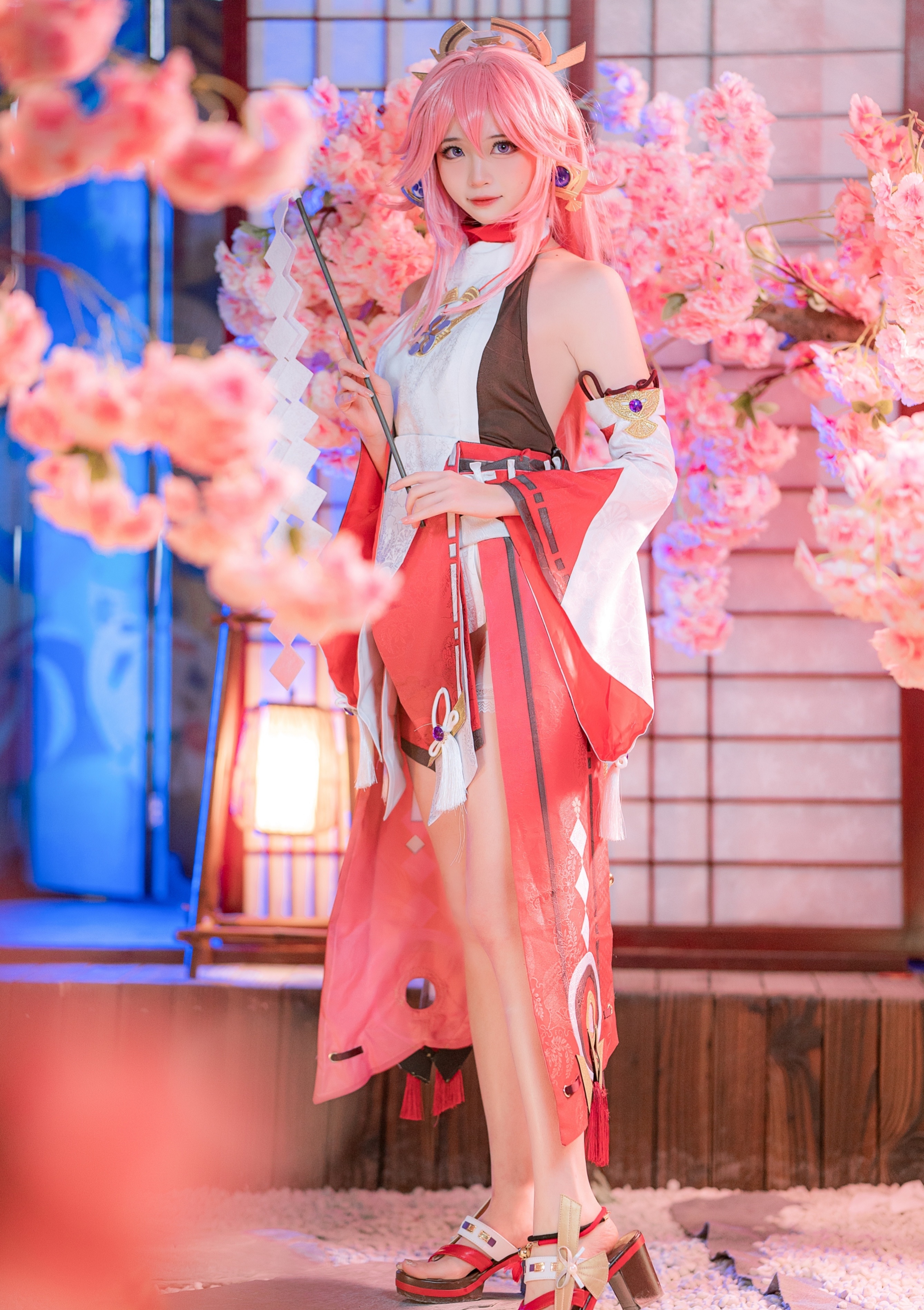 小姐姐cosplay的八重神子太美了,诱惑力满分,我承认我为她沦陷了