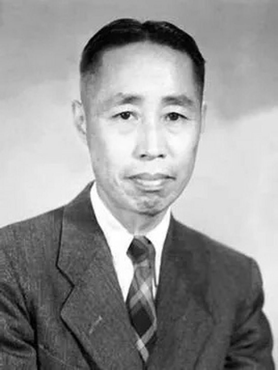 " 童第周卖掉妻子陪嫁,再次登门,老板却大声训斥:"出去,不卖了.