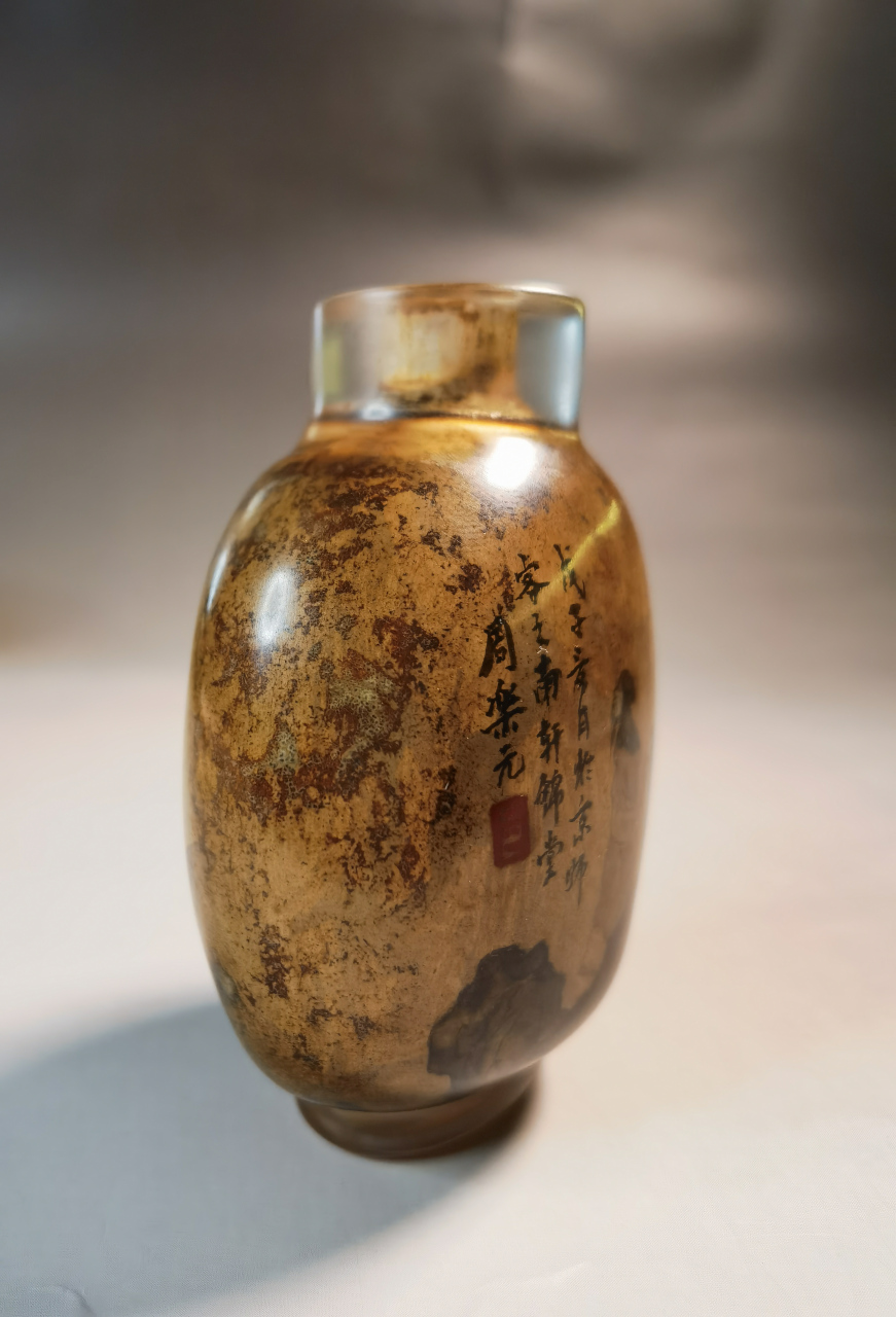 民国水晶鼻烟壶四大名家周乐元款 民国水晶鼻烟壶四大名家周乐元款