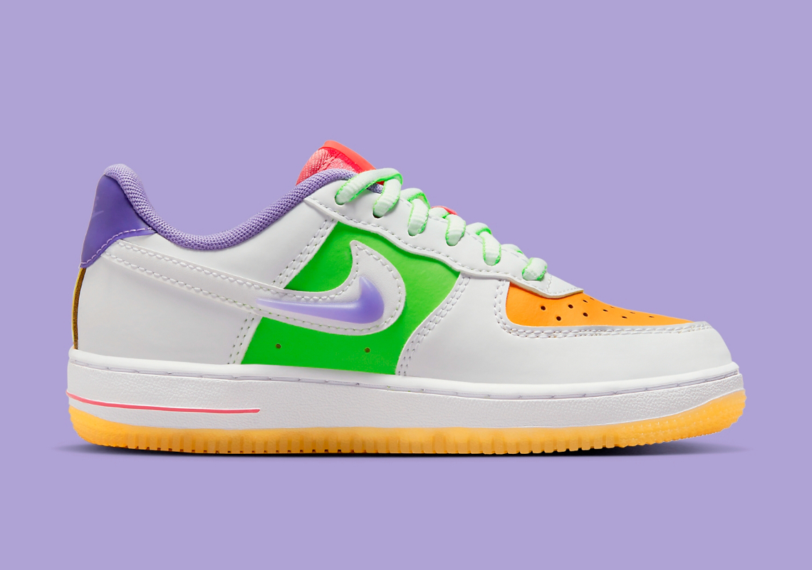 nike air force 1 low 采用紫色分层耐克勾