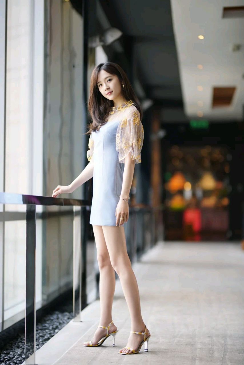 卢洋洋拥有清纯可爱的外貌以及高挑纤细的身材,演技也在线的女演员