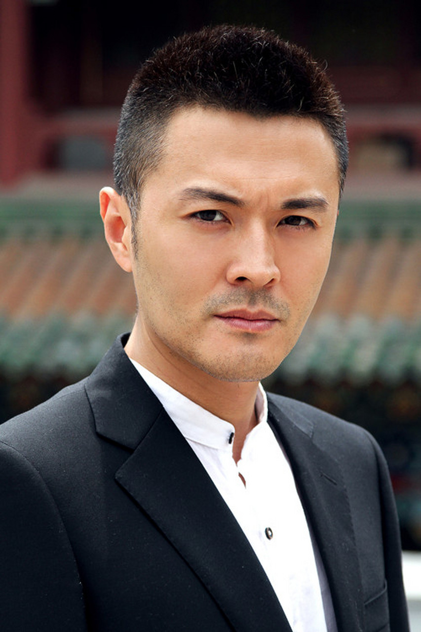 电视剧《门第》中,罗胜利替罗小贝谋得了财务总监助理一职,并好言劝说