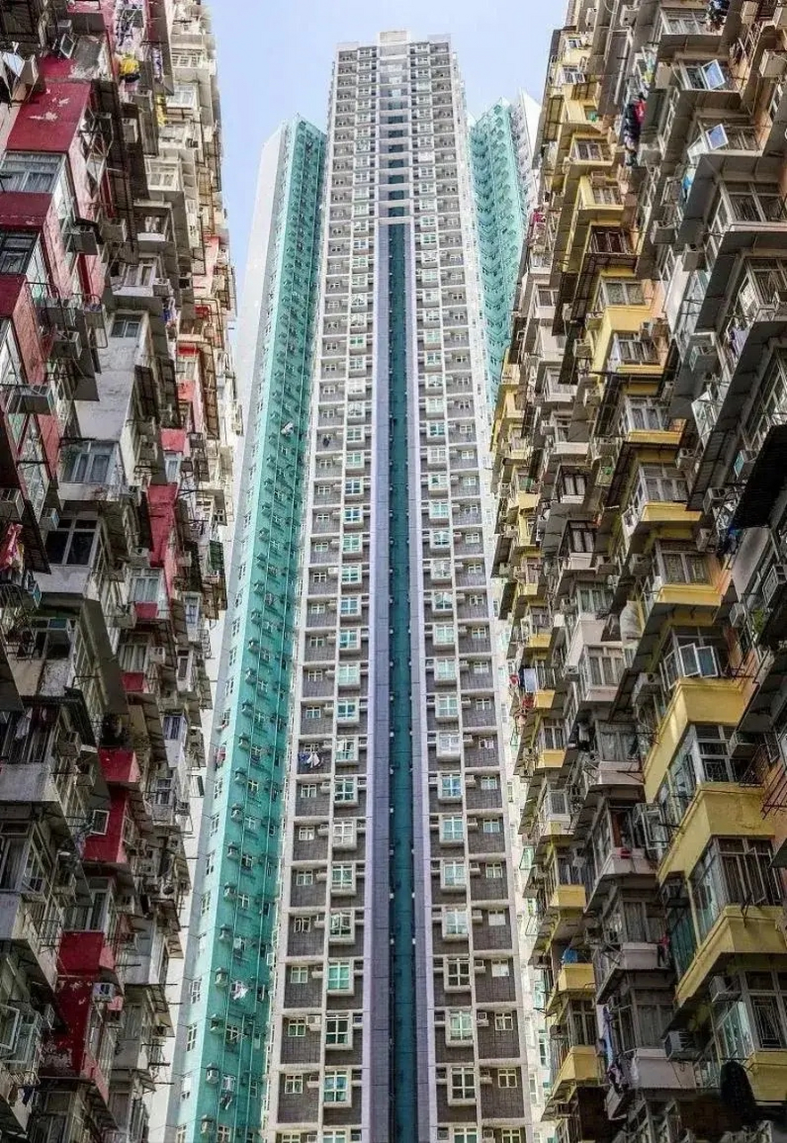 昨天,中国企业家李嘉诚在香港推出了626套30平方米的小房子,这一消息