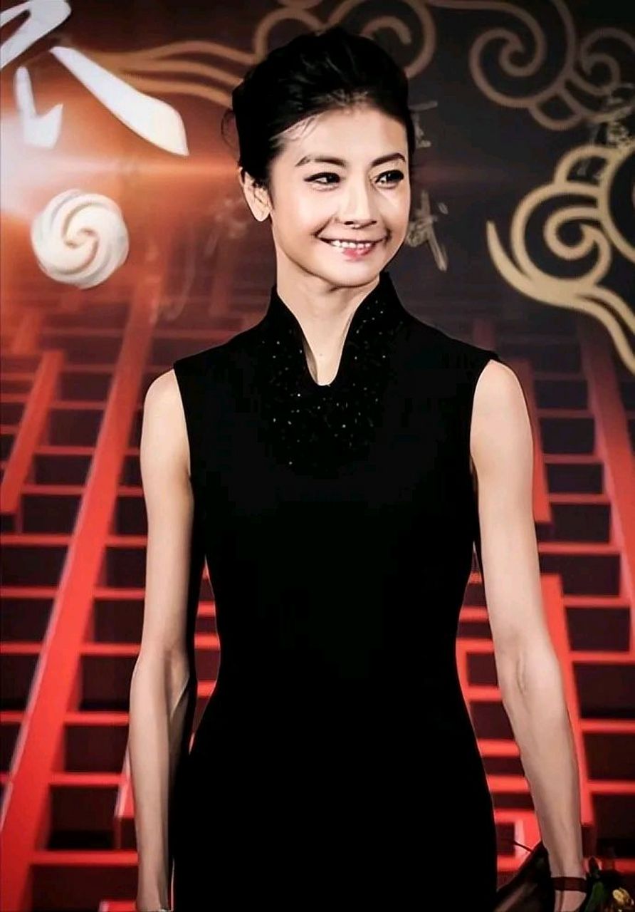 东方卫视美女主持人杨蕾icon闪婚身价十亿的土豆网icon总裁王微icon