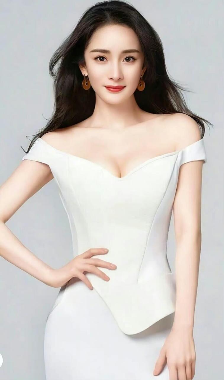 杨幂的脸型很适合猫耳朵,有点狂野的性感!