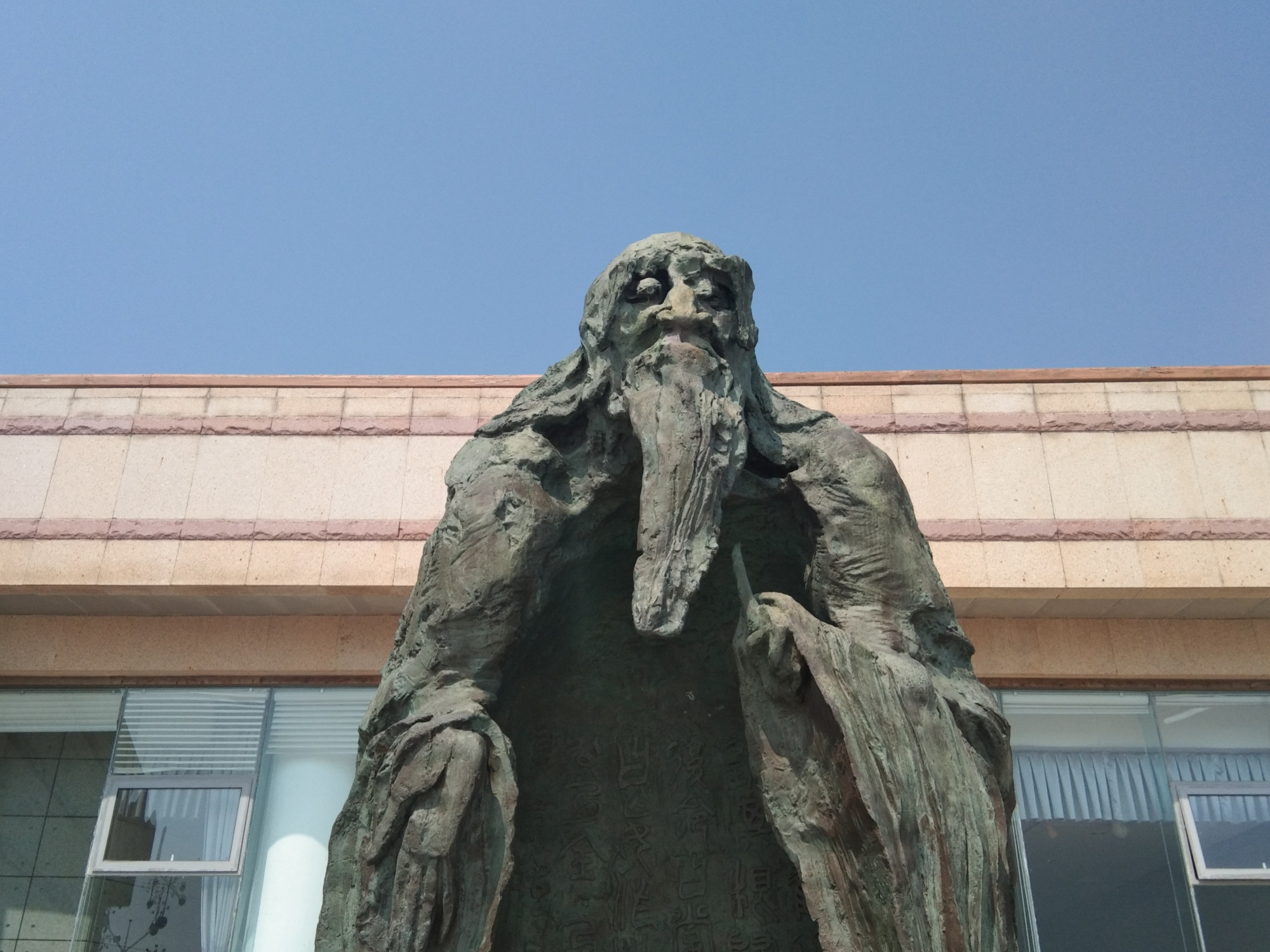 老子像(青岛雕塑园#原创诗词# )