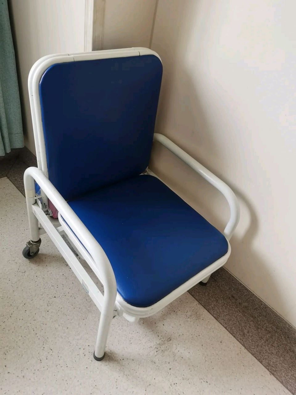 医院陪床椅子折叠步骤图片