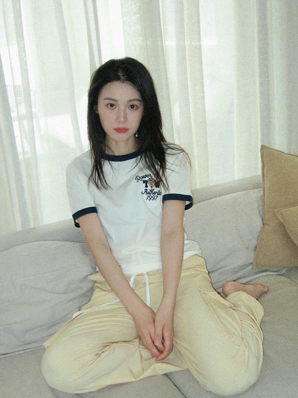 毛林林  光脚丫