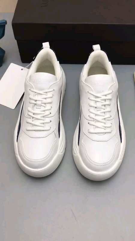 华伦天奴新款男士必备小白鞋实拍效果