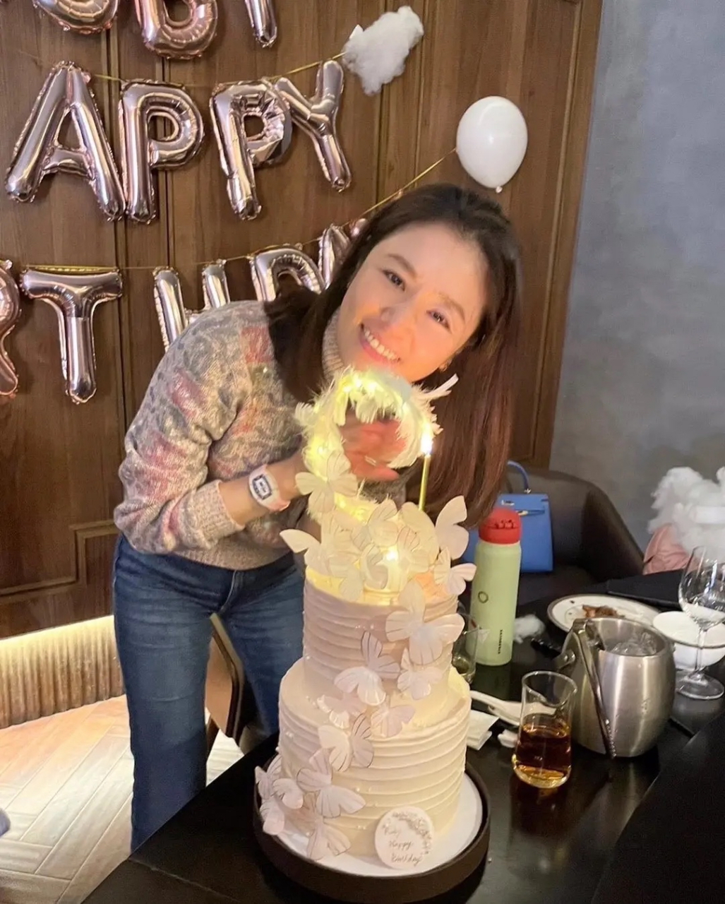 近日,霍建华为林心如庆祝生日,夫妻俩人合体唱歌脸上的笑容证明俩人的