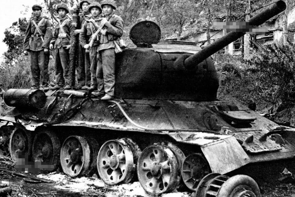 125师被越军重重包围,战士们英勇杀出包围圈,许世友却大骂胆小鬼