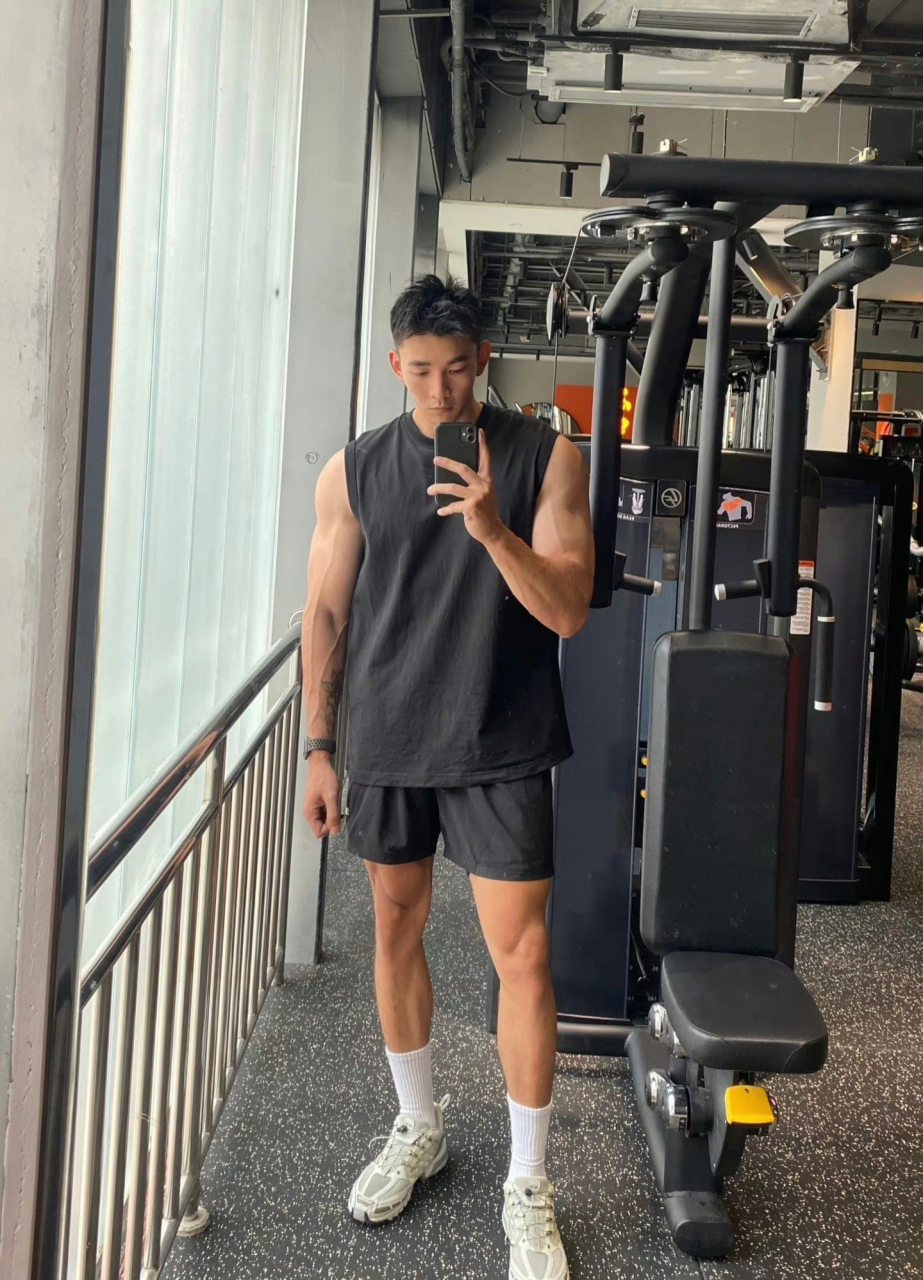 健身小哥哥,是你高攀不起的样子#肌肉型男# #体育生# #健身