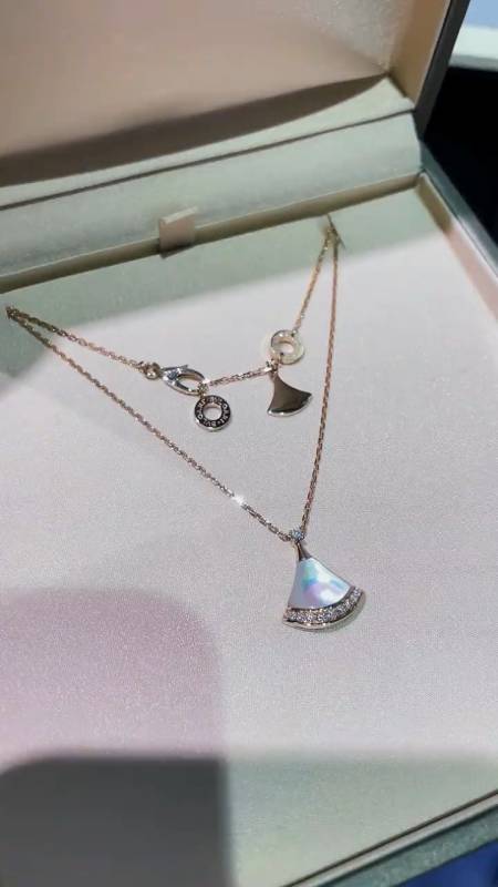 宝格丽 白贝母扇子项链#项链#奢侈品#同城-度小视