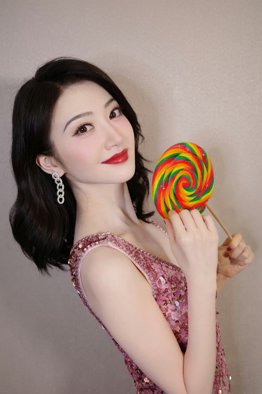 景甜# 肤白貌美的容颜,窈窕曼妙的身材,前凸后翘,性感妖娆的小蛮腰