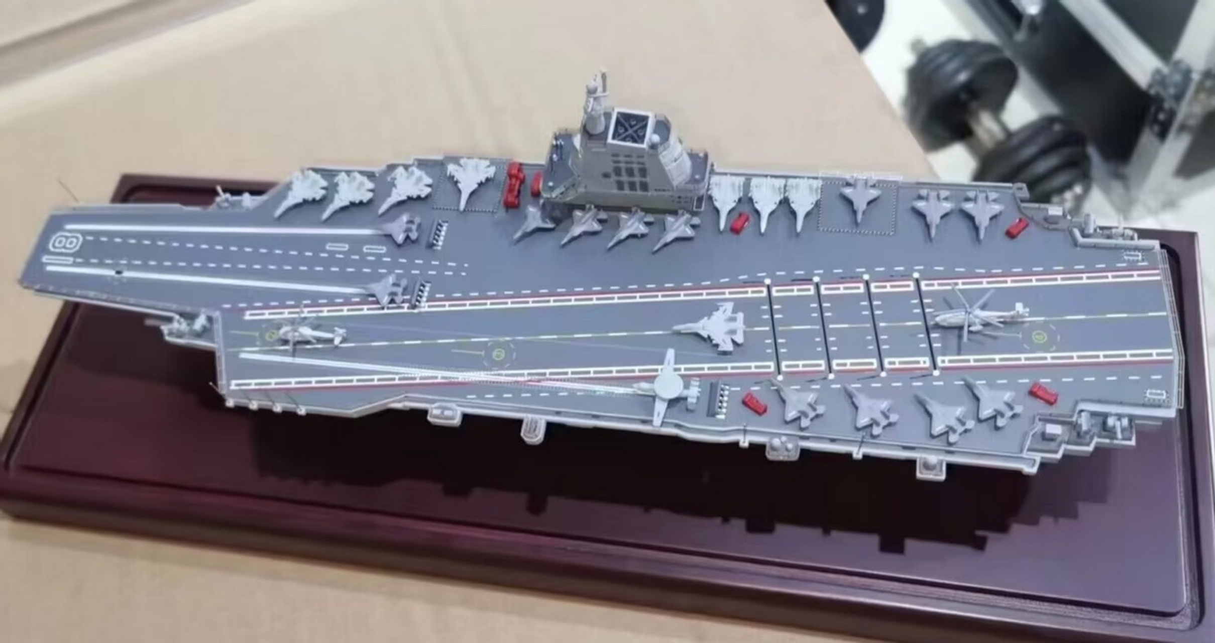 中国船舶集团官方制作的"福建舰"模型惊艳亮相,让我们能提前一睹全