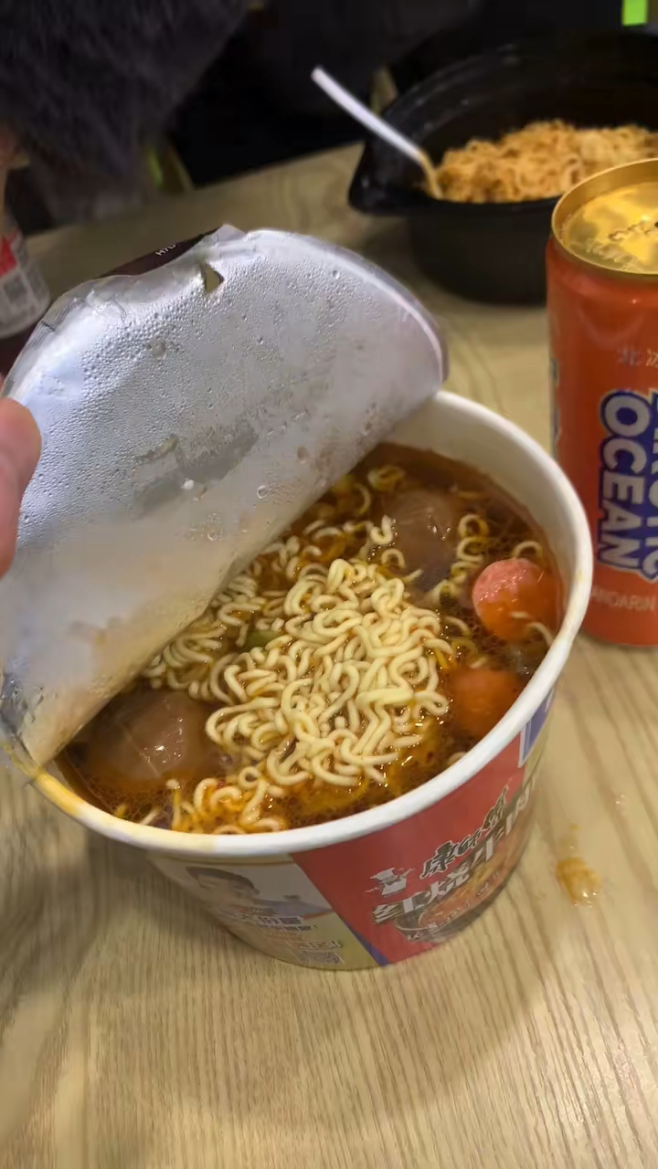 和同事日常下班 吃泡面 不知不觉中 有了二爷这个名号