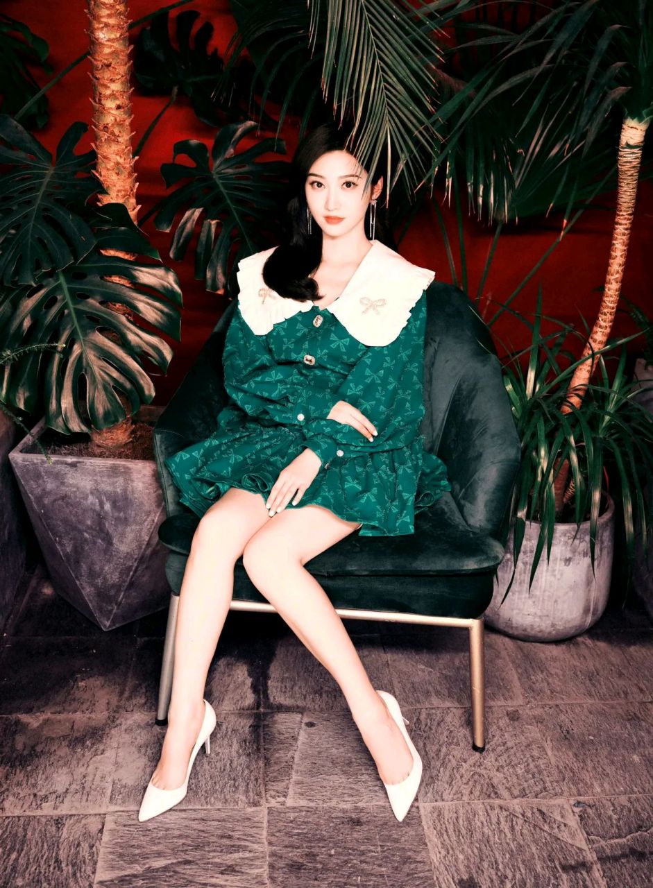 这套装扮显得景甜好甜美呀00#明星出圈的穿搭# #娱乐大赏# #一眼