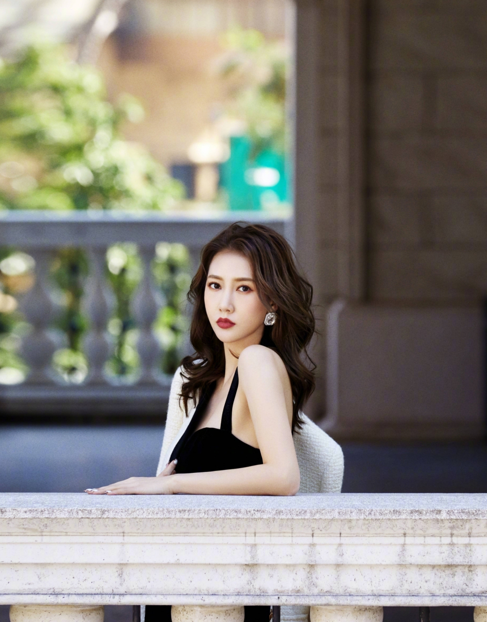 第一套清爽,第二套霸气,第三套性感,弦子这三套穿搭,每一套都好看!