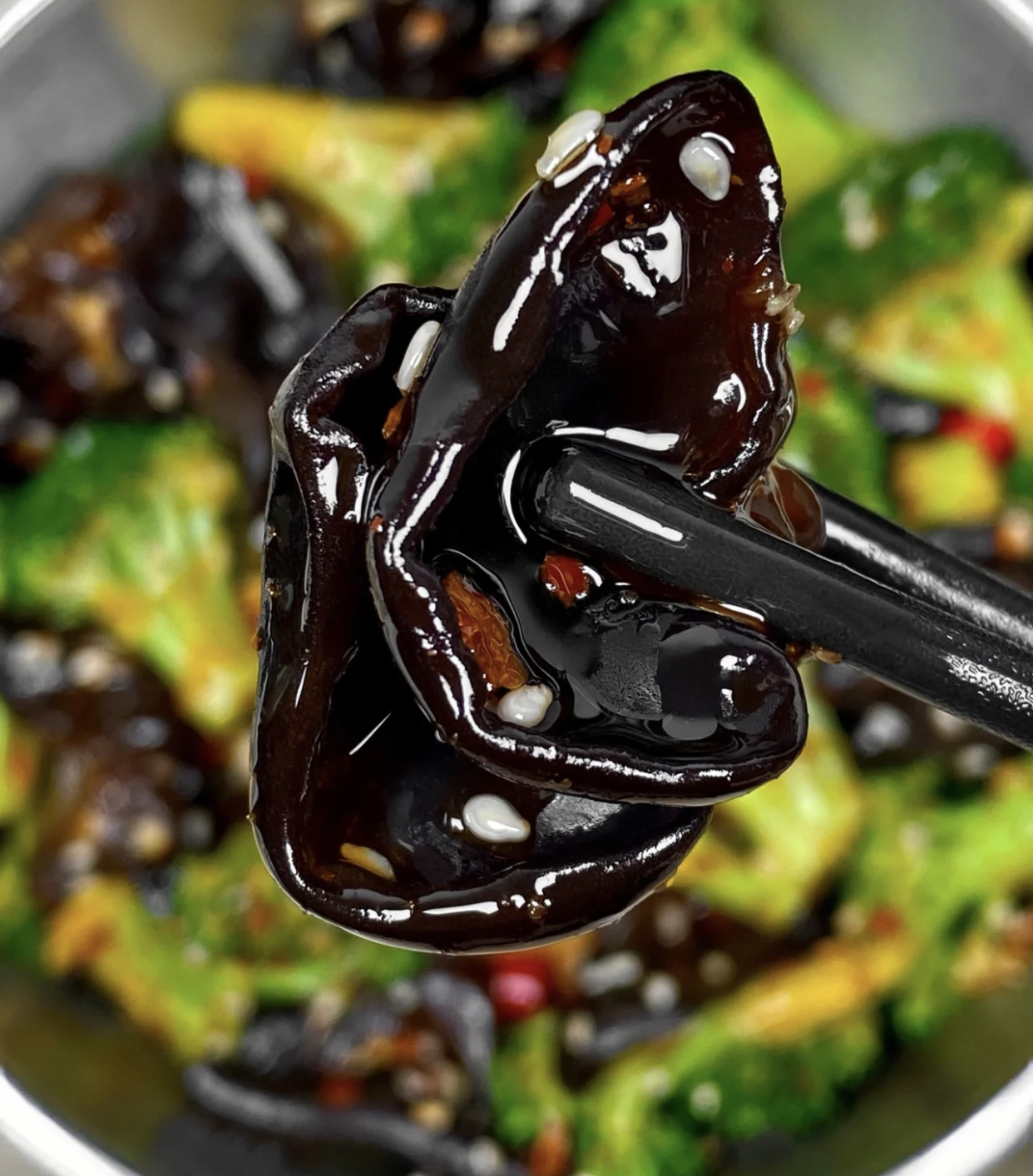 爽口清脆的西兰花拌木耳,是不是和伏天很配呢?