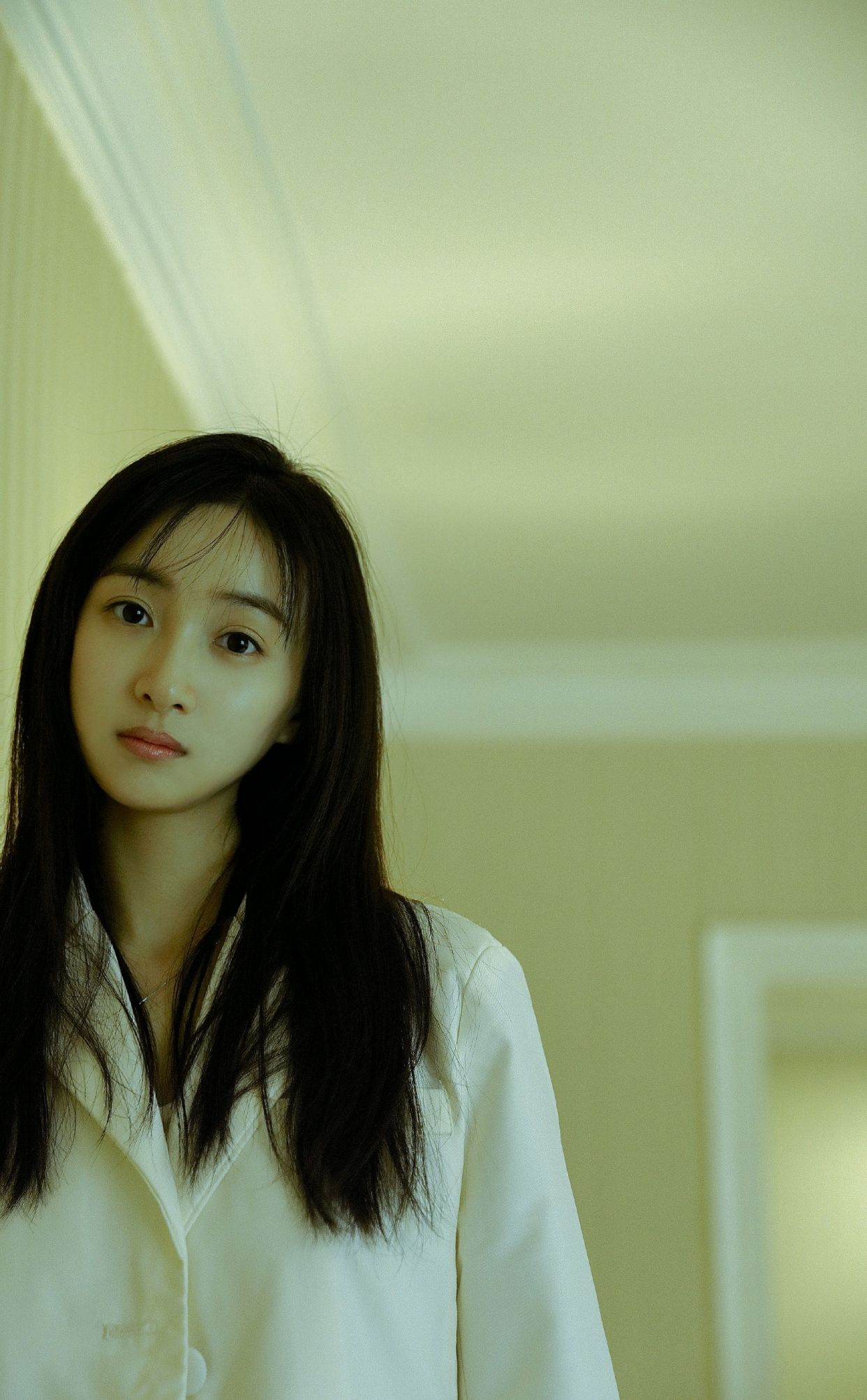 "美少女"何依蔓:甜美迷人,青春靓丽