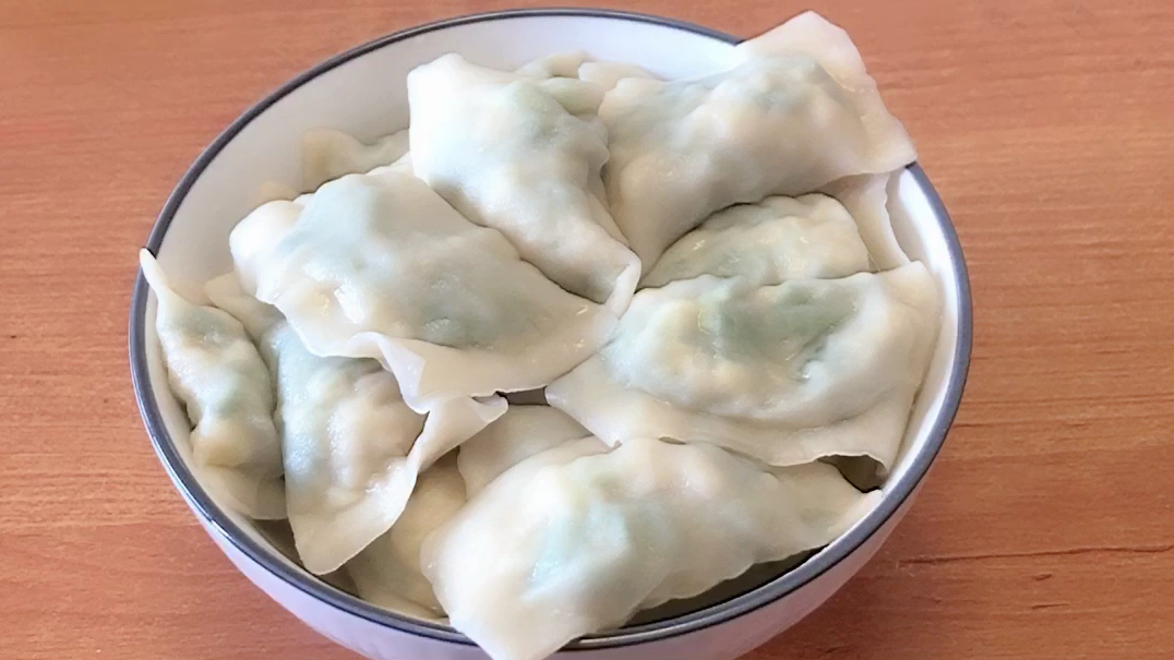 农家自磨面粉,秋后的韭菜和豆腐鸡蛋包素饺子,真香