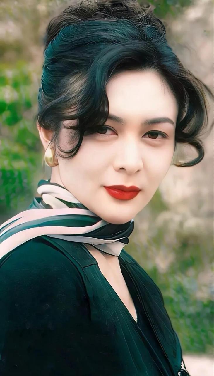 过往香港小姐是指历年来参加香港小姐竞选并获得冠军的选美佳丽.