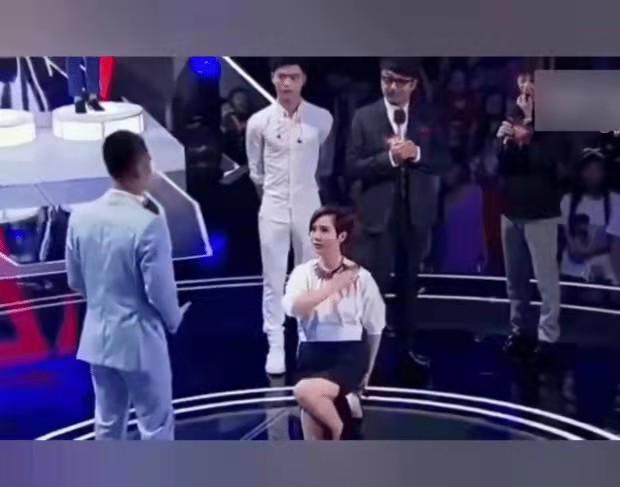 曾经给马思纯前男友单膝下跪大呼你是我的神,海清新剧演技又封神