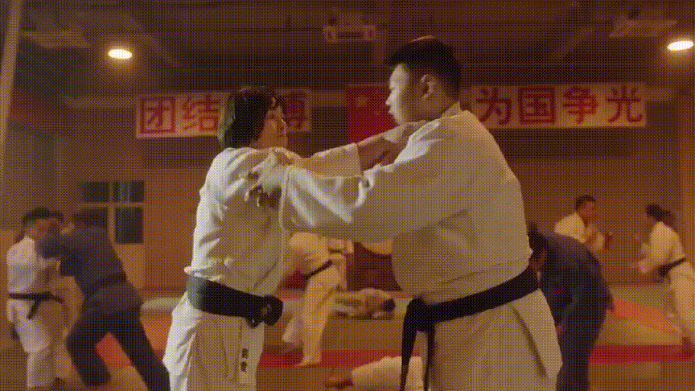 饰演刘磊磊青年时期的张睿涛,不是专业的演员,一开始