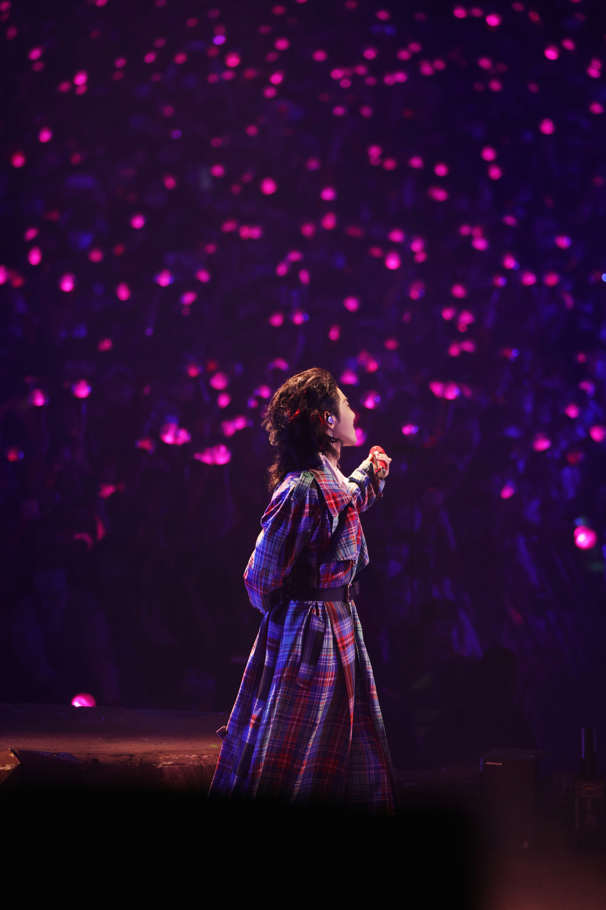 华晨宇首次谈论新歌《小镇里的花》创作背后,《癌》也与此有关