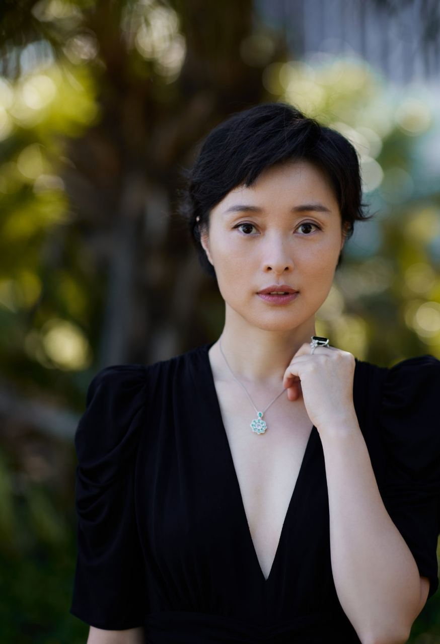 吴越这几年播出的戏不多但部部是精品在《县委大院》中更是当仁不让的