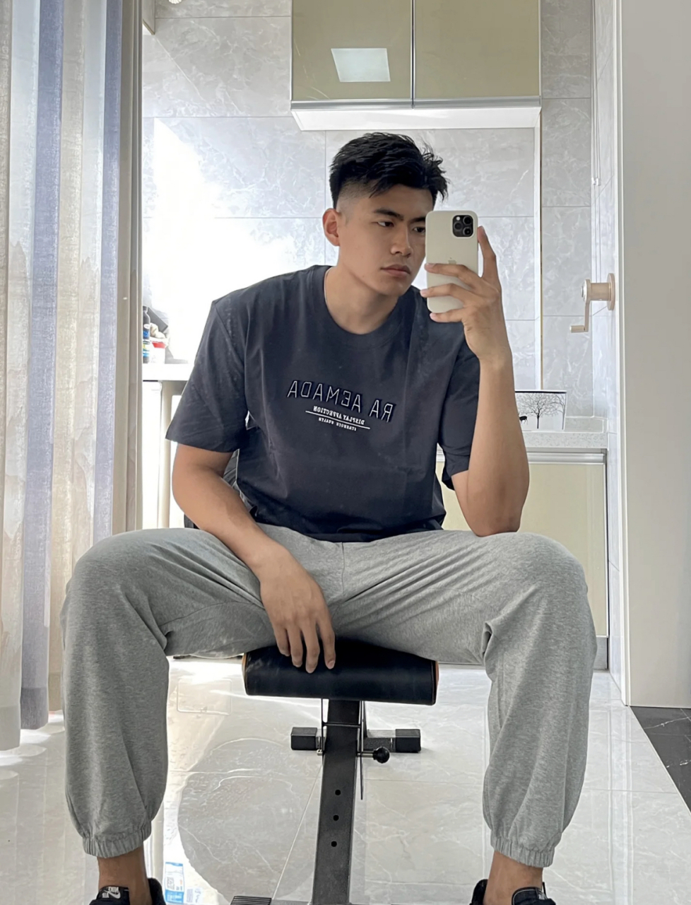 我的灰裤子怎么和你们的灰裤子不一样?#体育生# #大学生# #帅哥