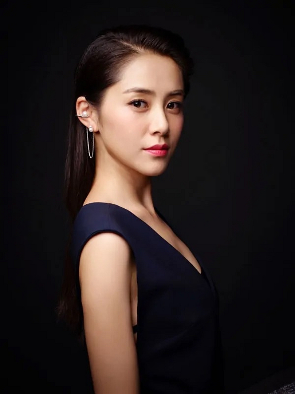 孟丽,1989年8月11日生于山东省潍坊市奎文区,中国大陆女演员,毕业于