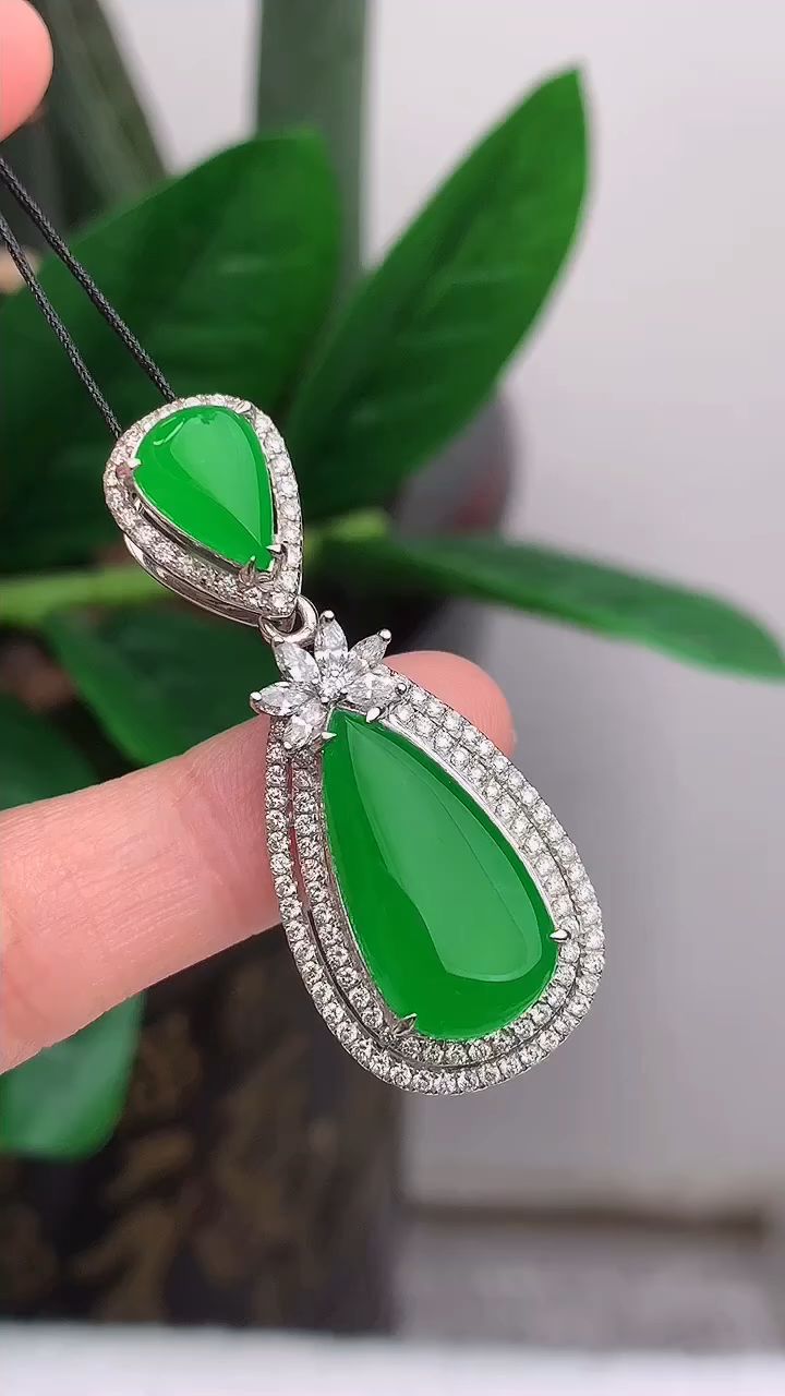 天然a货翡翠 g 2818 18k金豪华伴钻镶嵌老坑冰阳绿水滴吊坠 玉质细腻