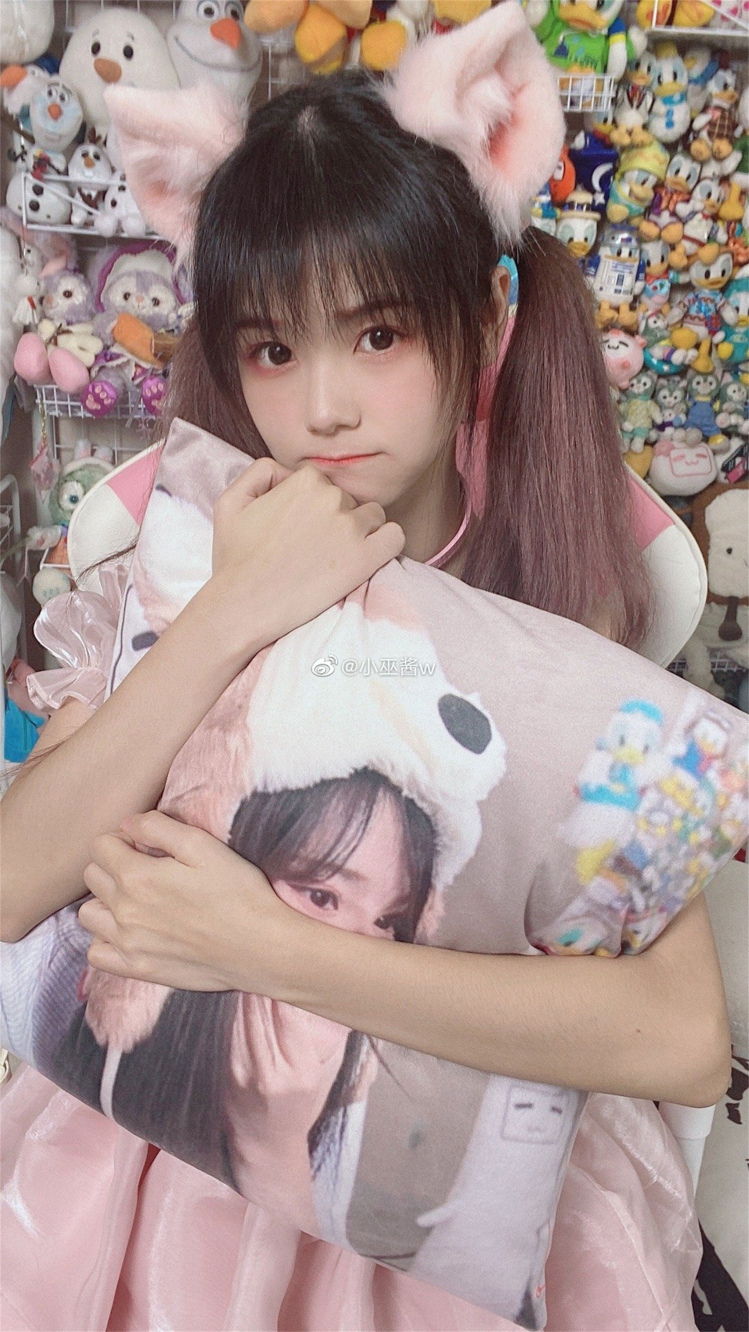 小巫酱w微博个人资料，小巫酱美丽的自拍欣赏