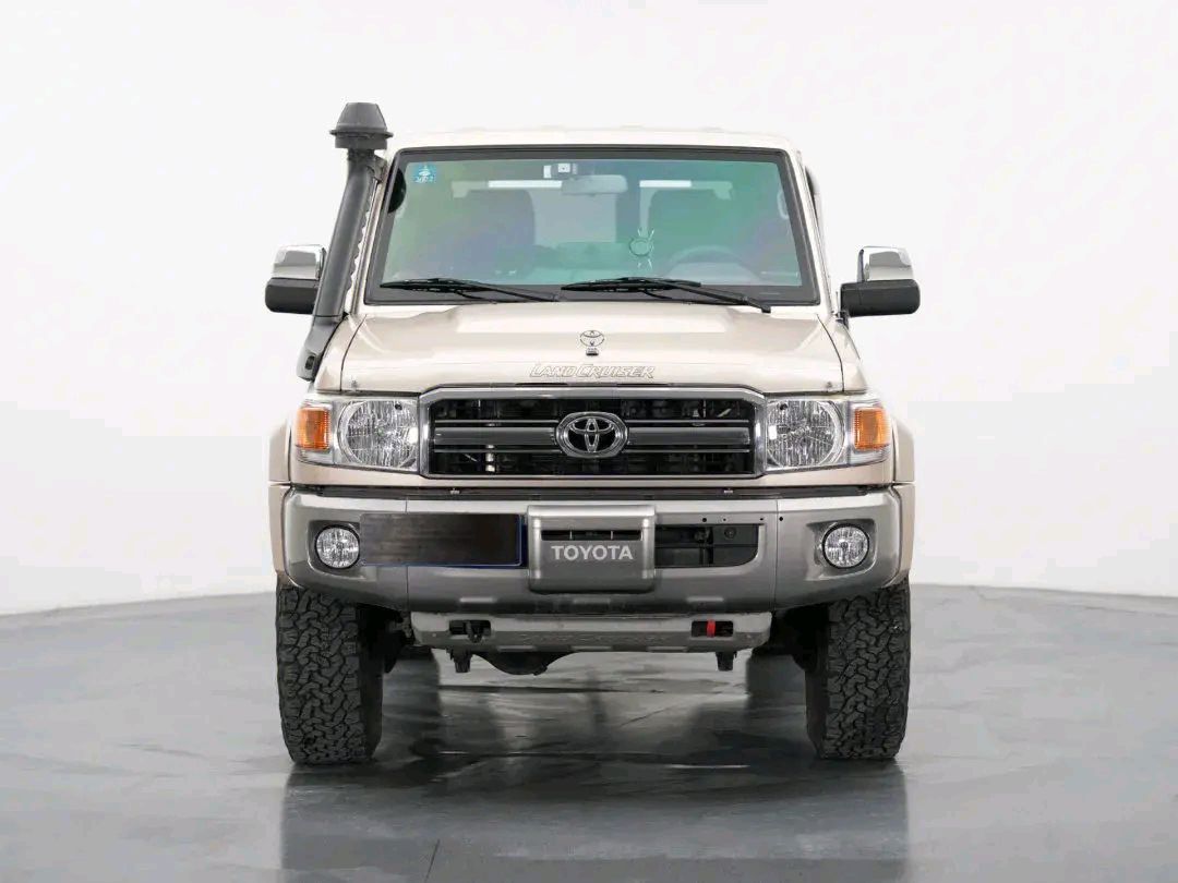 丰田陆巡lc76来了,4.5t柴油 手动5速,网友:年代感十足