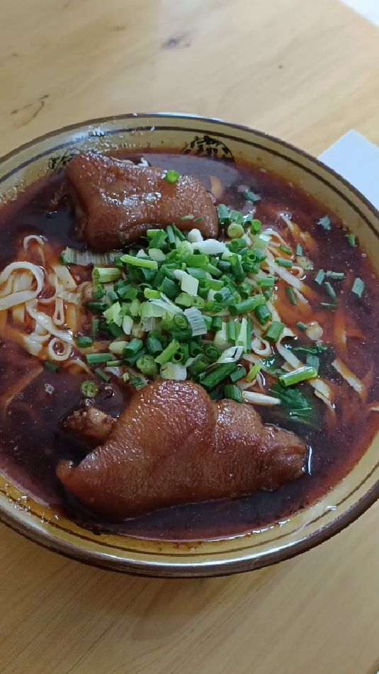 蹄花面,味道不错,县城的物价相当便宜